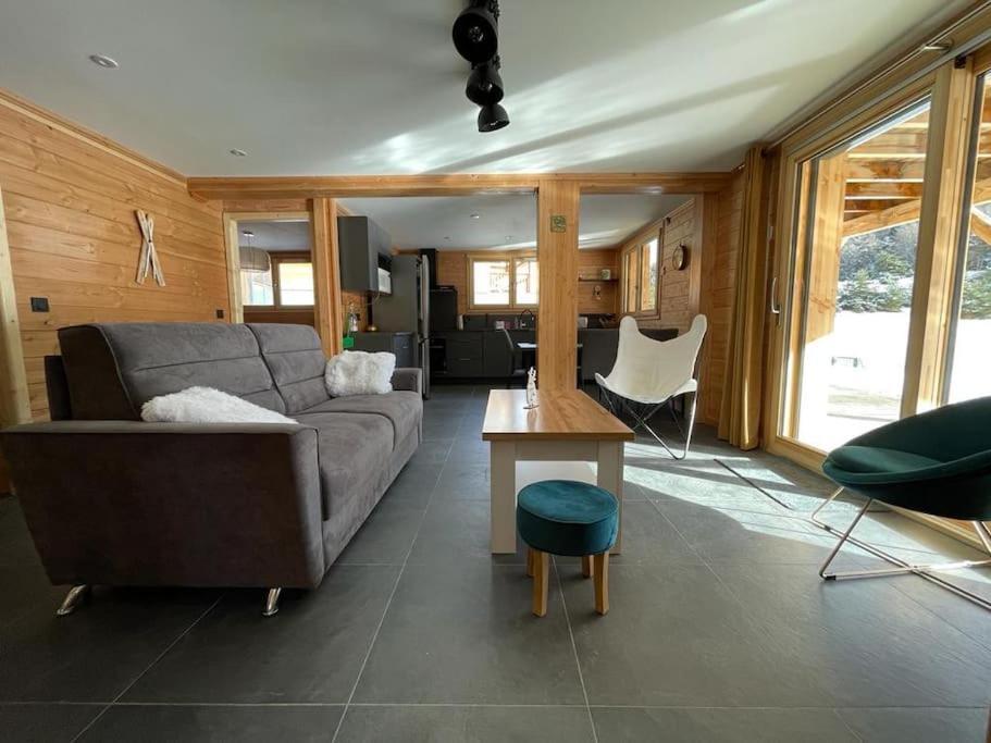 Appartement Lumineux Neuf Dans Bas De Chalet Le Douglas La Joue du Loup Bagian luar foto